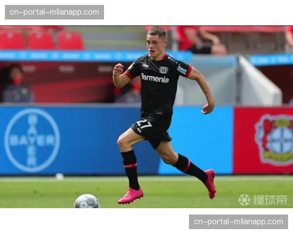 特写：替补席上的维尔茨，如何通过平板电脑实时分析场上转换机会并传递信息