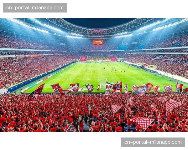 成都凤凰山专业足球场承办开幕式，场均上座超4万人成联赛标杆